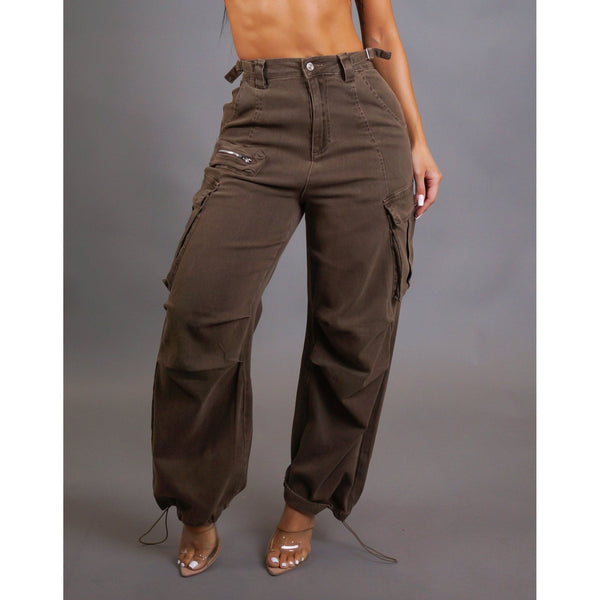 BROWN MIDI RISE JEANS WITH SIDE CARGO POCKETS AND ADJUSTABLE ANKLE BANDS 